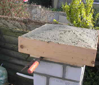 Beton in die Schalung füllen