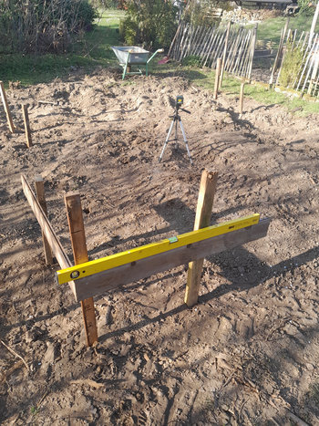 Untergrund für das Gewächshaus vorbereiten