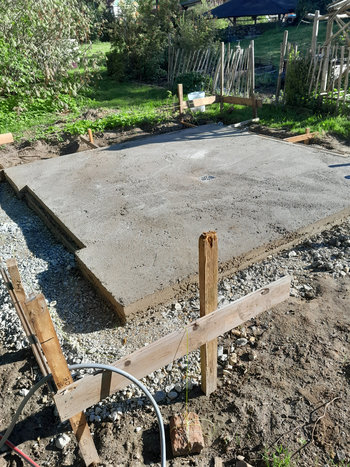 Boden im Gewächshaus betonieren
