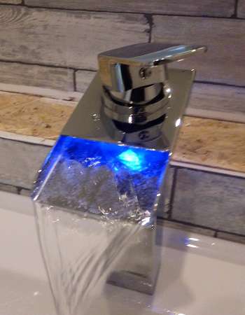 3 Farben Farbwechsel LED Wasserhahn Wasser Armatur Aufsatz Keine YI 